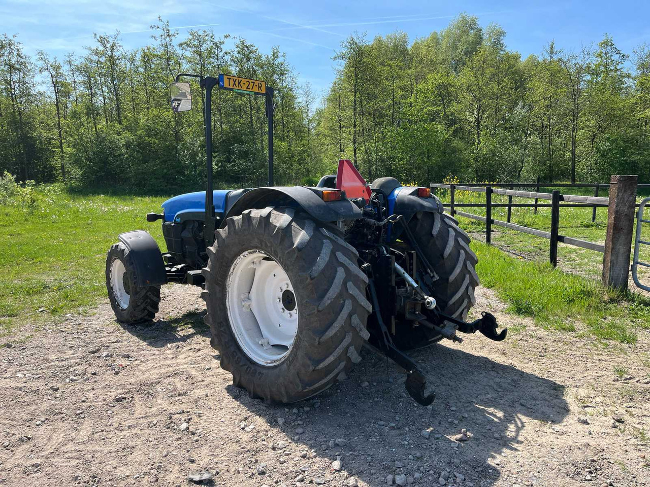 New Holland TN95F - Traktor: slika New Holland TN95F - Traktor New Holland TN95F - Traktor: slika New Holland TN95F - Traktor