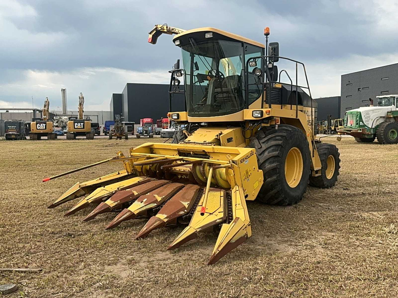 New holland FX450 - Silažni kombajn: slika New holland FX450 - Silažni kombajn New holland FX450 - Silažni kombajn: slika New holland FX450 - Silažni kombajn