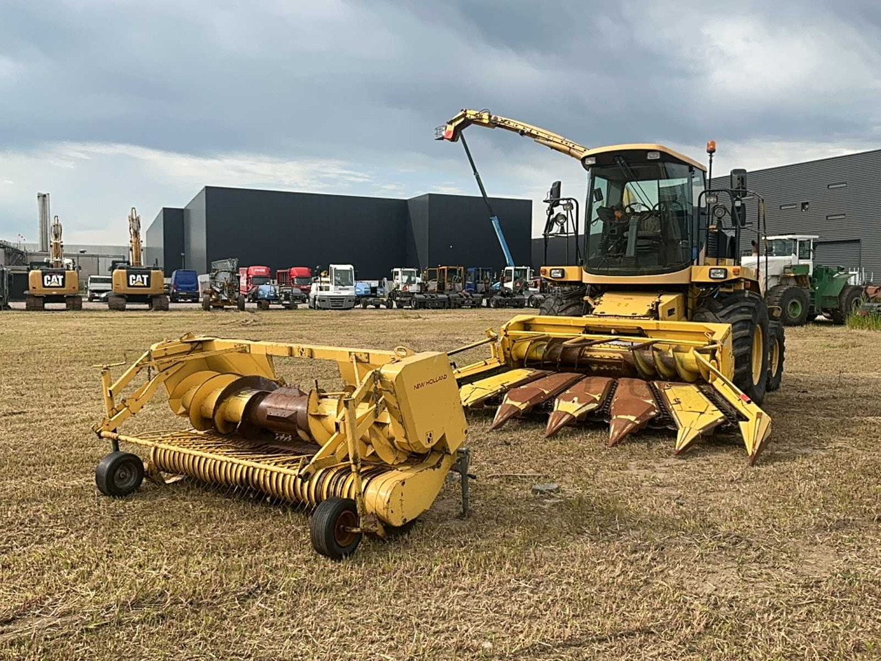 New holland FX450 - Silažni kombajn: slika New holland FX450 - Silažni kombajn New holland FX450 - Silažni kombajn: slika New holland FX450 - Silažni kombajn