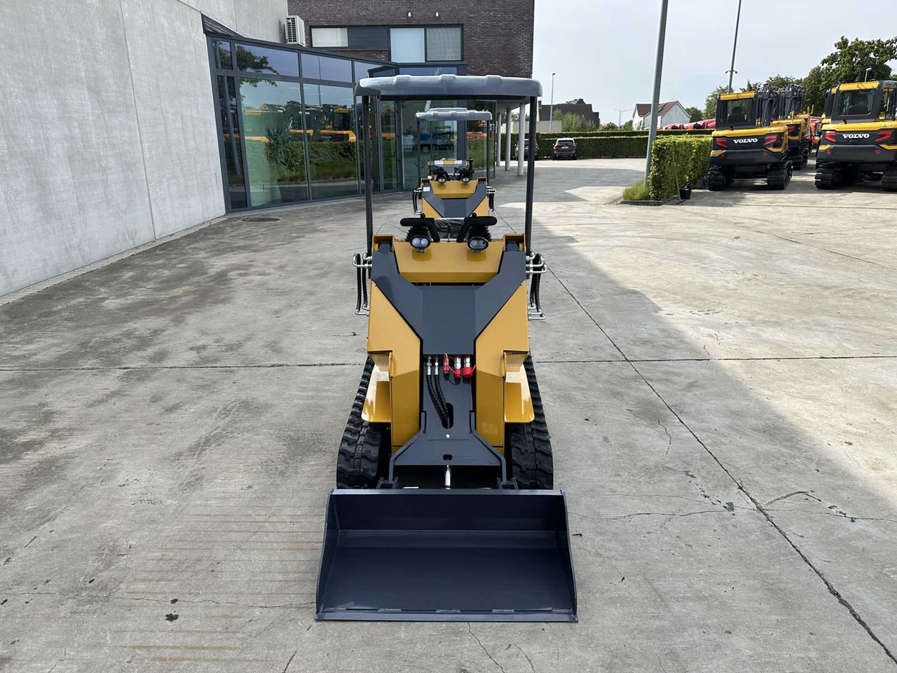 Newrick ZW380 - Mini utovarivač: slika Newrick ZW380 - Mini utovarivač Newrick ZW380 - Mini utovarivač: slika Newrick ZW380 - Mini utovarivač
