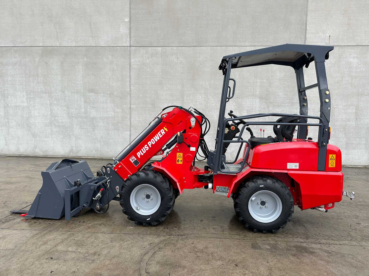 PLUS POWER- 2025 - HQ180T - SKID STEER LOADER - Kompaktni utovarivač gusjeničar: slika PLUS POWER- 2025 - HQ180T - SKID STEER LOADER - Kompaktni utovarivač gusjeničar PLUS POWER- 2025 - HQ180T - SKID STEER LOADER - Kompaktni utovarivač gusjeničar: slika PLUS POWER- 2025 - HQ180T - SKID STEER LOADER - Kompaktni utovarivač gusjeničar