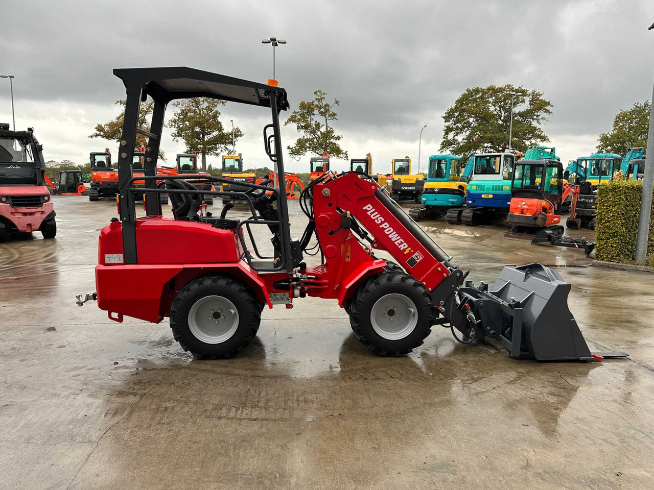 PLUS POWER- 2025 - HQ180T - SKID STEER LOADER - Kompaktni utovarivač gusjeničar: slika PLUS POWER- 2025 - HQ180T - SKID STEER LOADER - Kompaktni utovarivač gusjeničar PLUS POWER- 2025 - HQ180T - SKID STEER LOADER - Kompaktni utovarivač gusjeničar: slika PLUS POWER- 2025 - HQ180T - SKID STEER LOADER - Kompaktni utovarivač gusjeničar