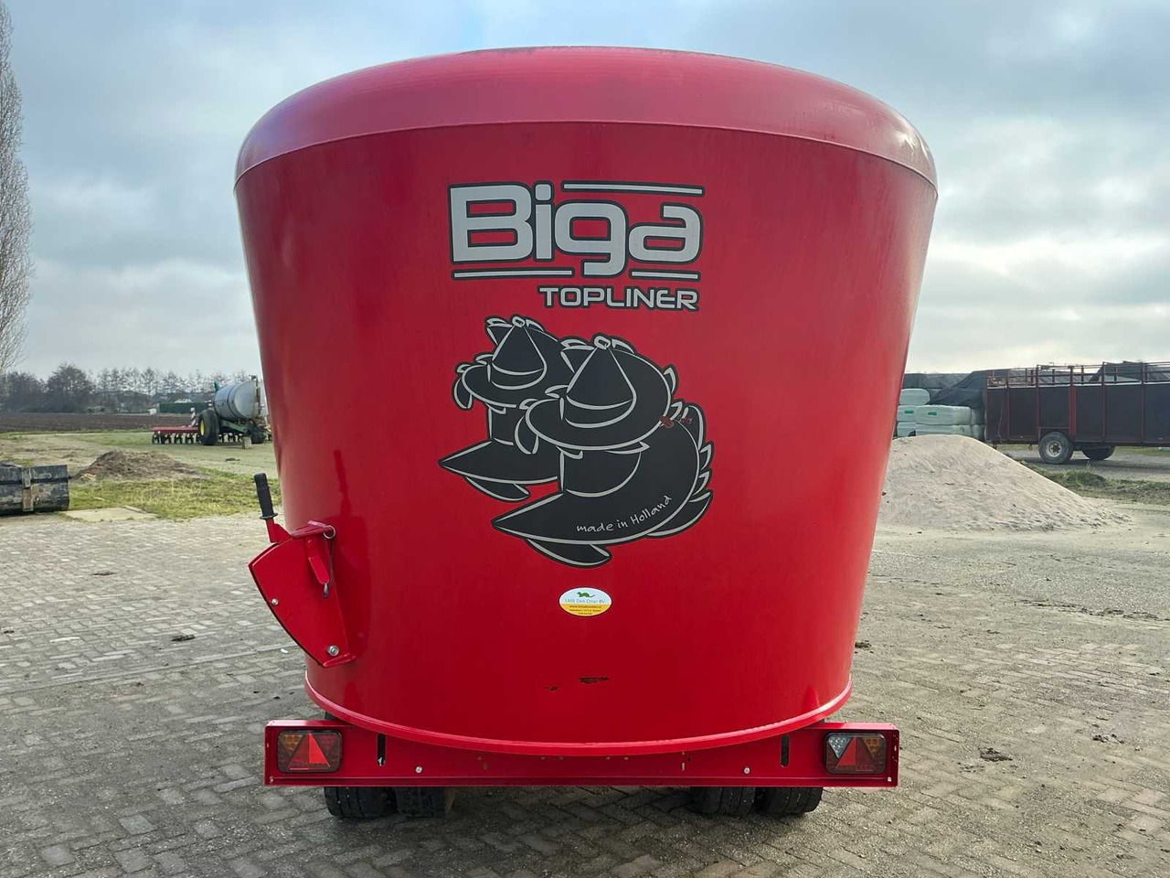 Peecon Biga Topliner 16m3 VMT-160 - Vagon-miješalica za krmivo: slika Peecon Biga Topliner 16m3 VMT-160 - Vagon-miješalica za krmivo Peecon Biga Topliner 16m3 VMT-160 - Vagon-miješalica za krmivo: slika Peecon Biga Topliner 16m3 VMT-160 - Vagon-miješalica za krmivo