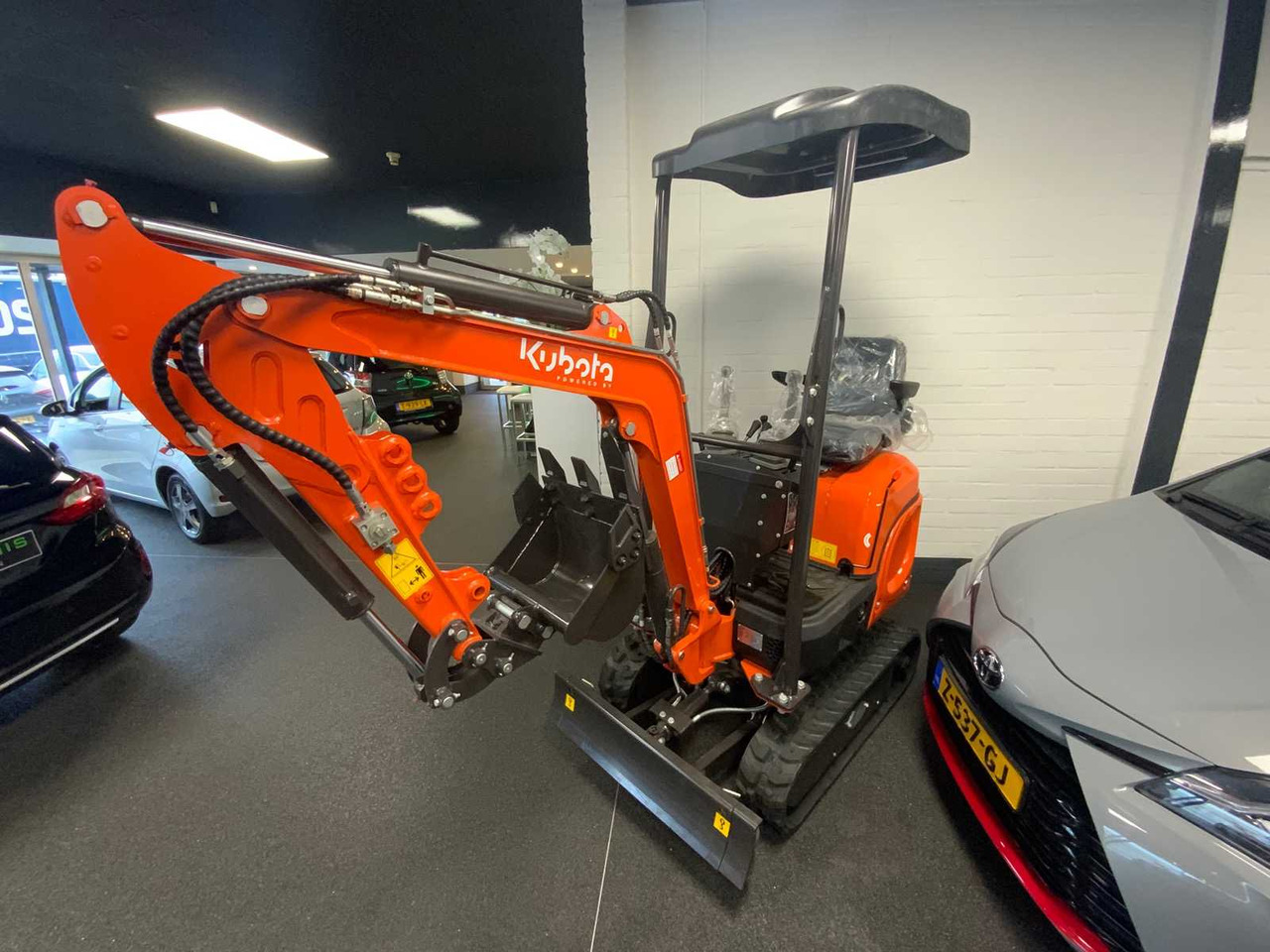 Powered-By-Kubota U105 - Mini bager: slika Powered-By-Kubota U105 - Mini bager Powered-By-Kubota U105 - Mini bager: slika Powered-By-Kubota U105 - Mini bager