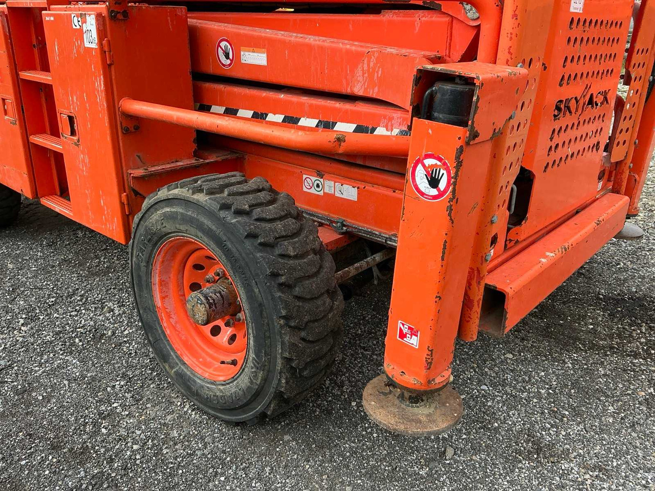 Skyjack SJ 8841 - Podizna platforma: slika Skyjack SJ 8841 - Podizna platforma Skyjack SJ 8841 - Podizna platforma: slika Skyjack SJ 8841 - Podizna platforma