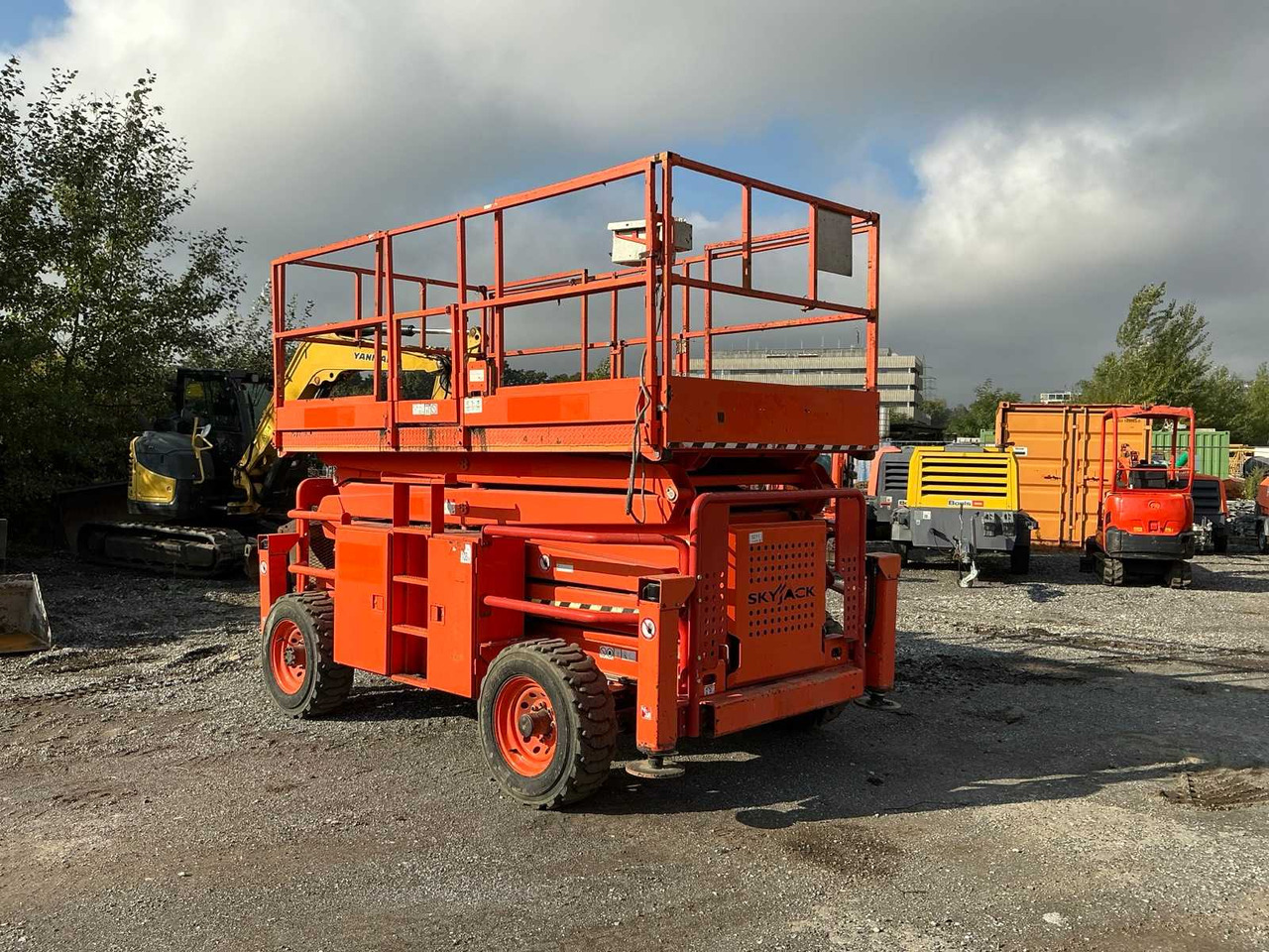 Skyjack SJ 8841 - Podizna platforma: slika Skyjack SJ 8841 - Podizna platforma Skyjack SJ 8841 - Podizna platforma: slika Skyjack SJ 8841 - Podizna platforma