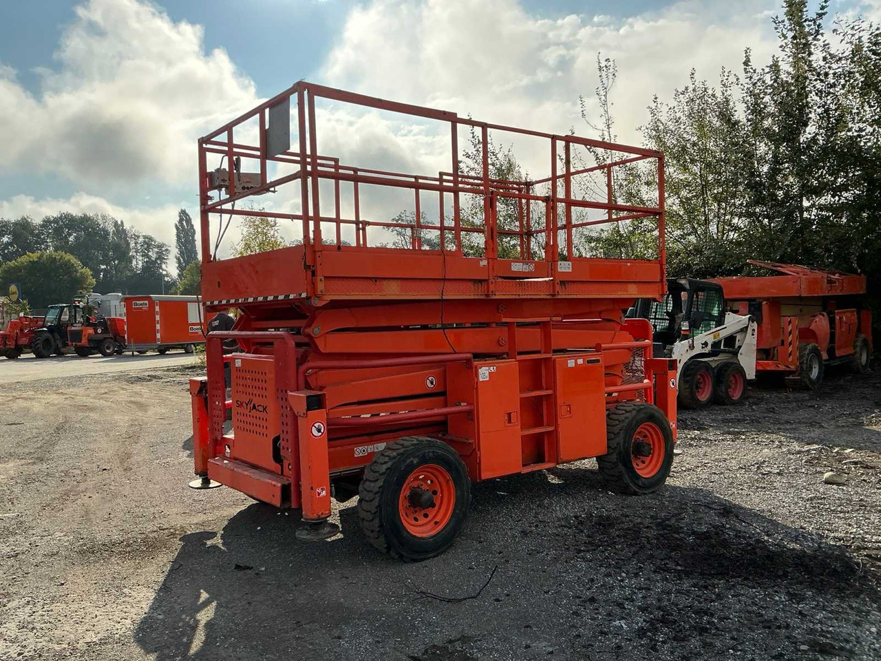 Skyjack SJ 8841 - Podizna platforma: slika Skyjack SJ 8841 - Podizna platforma Skyjack SJ 8841 - Podizna platforma: slika Skyjack SJ 8841 - Podizna platforma