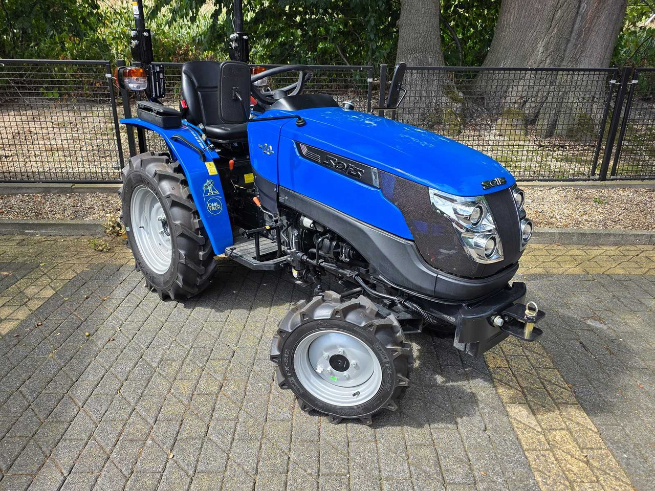 Solis 20 4WD - Općinski traktor: slika Solis 20 4WD - Općinski traktor Solis 20 4WD - Općinski traktor: slika Solis 20 4WD - Općinski traktor