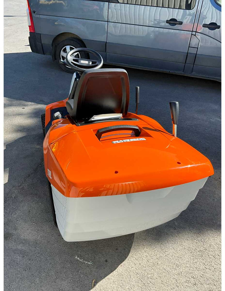 Stihl RT4082 - Vrtna kosilica: slika Stihl RT4082 - Vrtna kosilica Stihl RT4082 - Vrtna kosilica: slika Stihl RT4082 - Vrtna kosilica