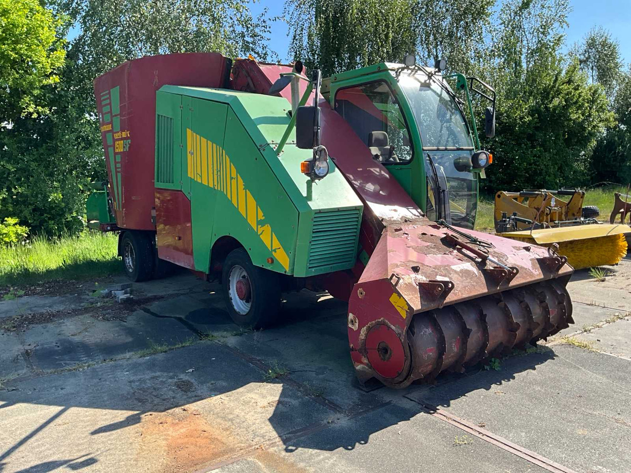 Strautmann Verti-Mix 1500SF - Vagon-miješalica za krmivo: slika Strautmann Verti-Mix 1500SF - Vagon-miješalica za krmivo Strautmann Verti-Mix 1500SF - Vagon-miješalica za krmivo: slika Strautmann Verti-Mix 1500SF - Vagon-miješalica za krmivo