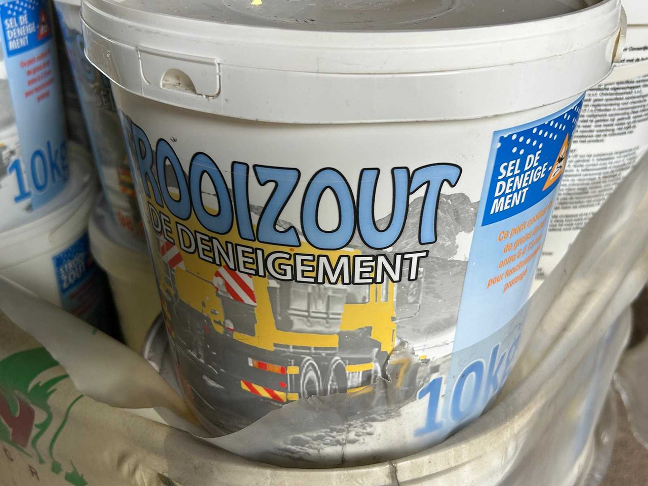 Strooizout Wegenzout 10kg. - Posipač pijeska/ Soli: slika Strooizout Wegenzout 10kg. - Posipač pijeska/ Soli Strooizout Wegenzout 10kg. - Posipač pijeska/ Soli: slika Strooizout Wegenzout 10kg. - Posipač pijeska/ Soli