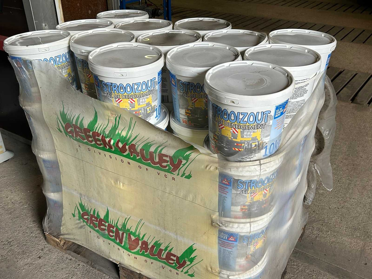 Strooizout Wegenzout 10kg. - Posipač pijeska/ Soli: slika Strooizout Wegenzout 10kg. - Posipač pijeska/ Soli Strooizout Wegenzout 10kg. - Posipač pijeska/ Soli: slika Strooizout Wegenzout 10kg. - Posipač pijeska/ Soli