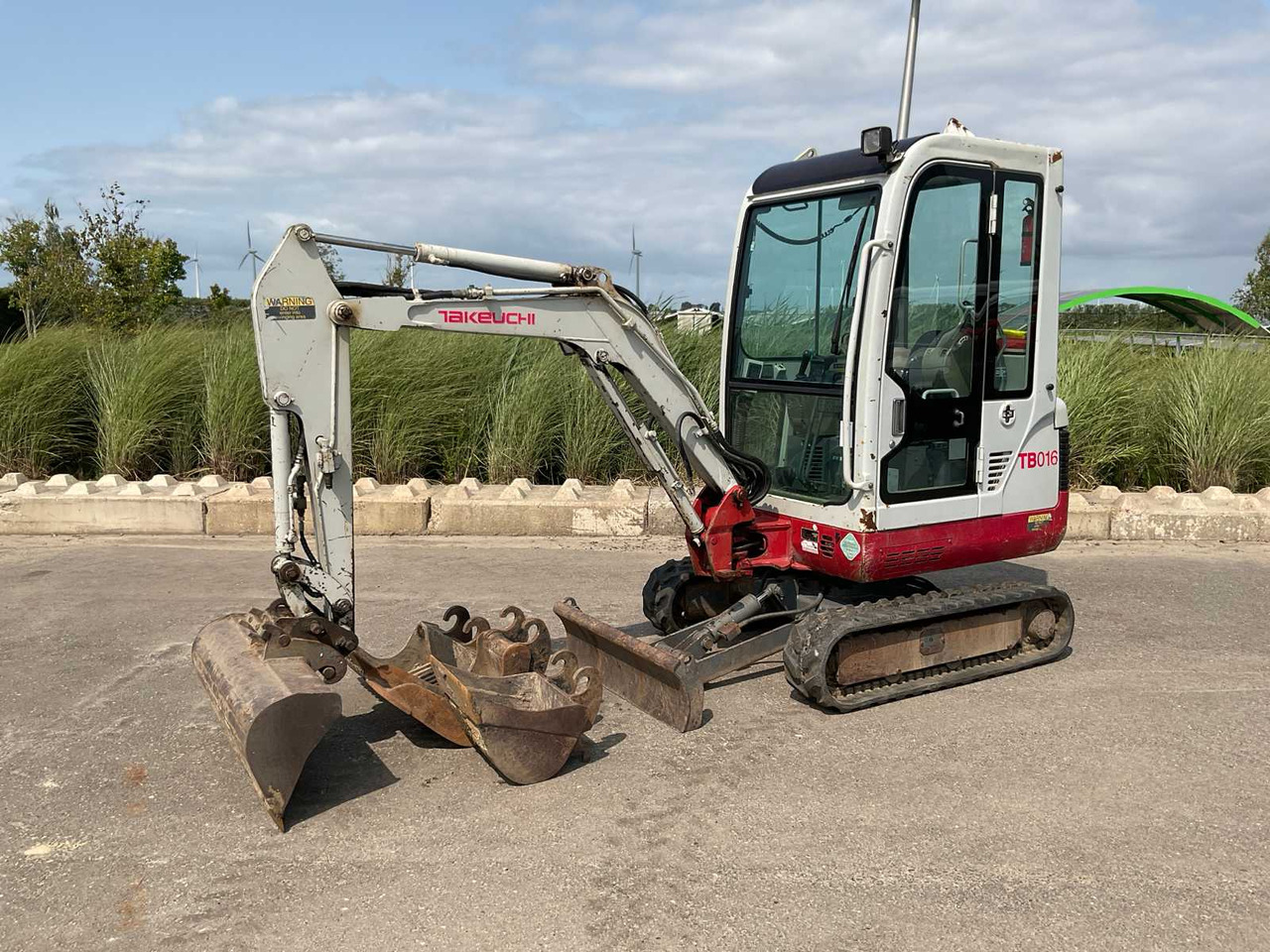 Takeuchi TB016 - Mini bager: slika Takeuchi TB016 - Mini bager Takeuchi TB016 - Mini bager: slika Takeuchi TB016 - Mini bager