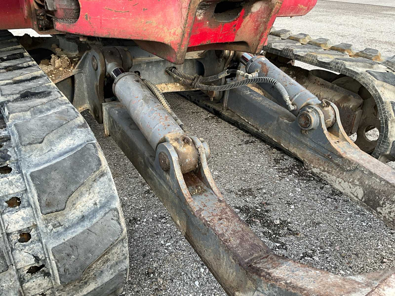 Bager gusjeničar Takeuchi TB175: slika Bager gusjeničar Takeuchi TB175