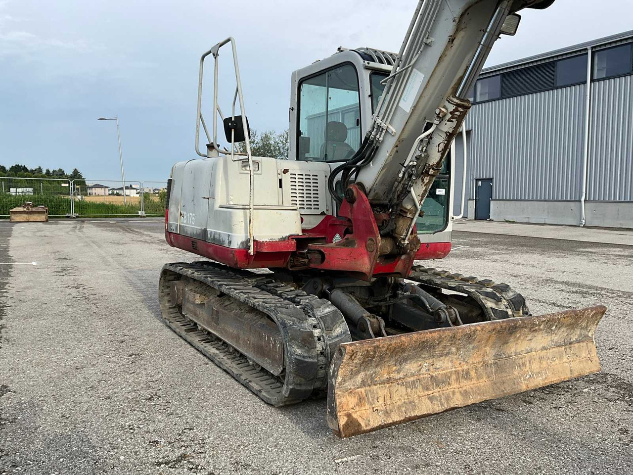 Bager gusjeničar Takeuchi TB175: slika Bager gusjeničar Takeuchi TB175