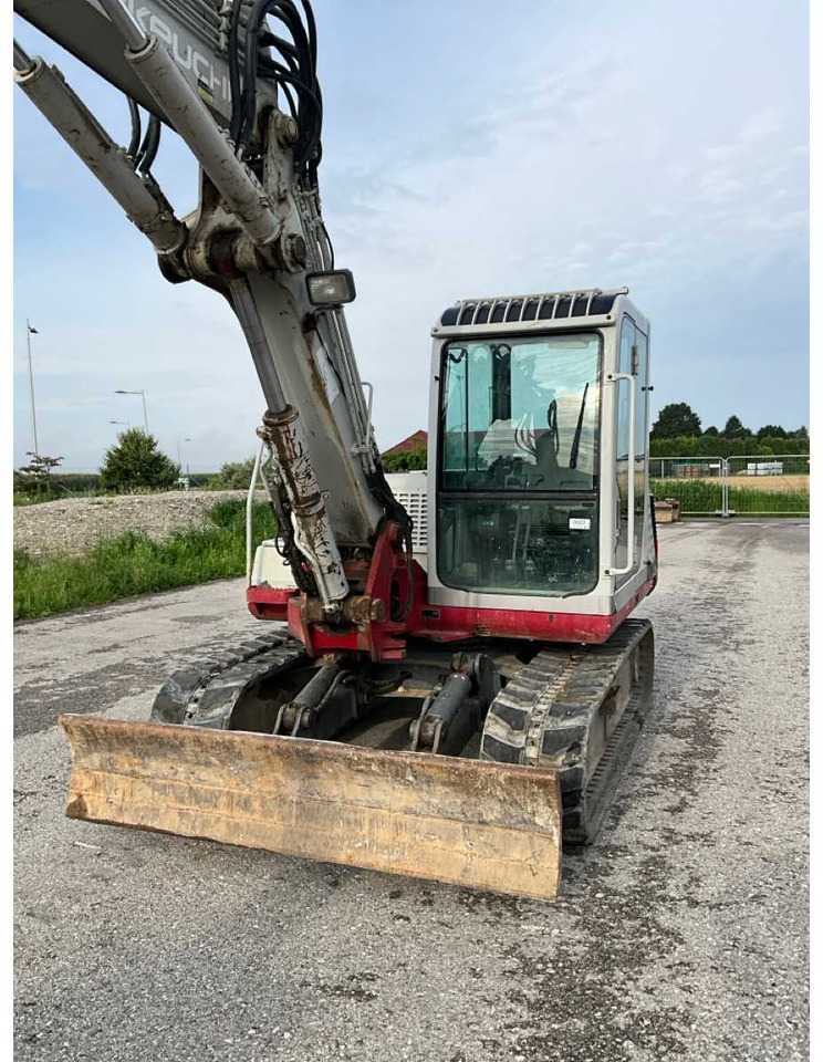 Bager gusjeničar Takeuchi TB175: slika Bager gusjeničar Takeuchi TB175