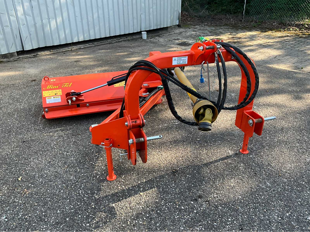 Tierre Mini TCL 120 - Malčer sa čekićima: slika Tierre Mini TCL 120 - Malčer sa čekićima Tierre Mini TCL 120 - Malčer sa čekićima: slika Tierre Mini TCL 120 - Malčer sa čekićima