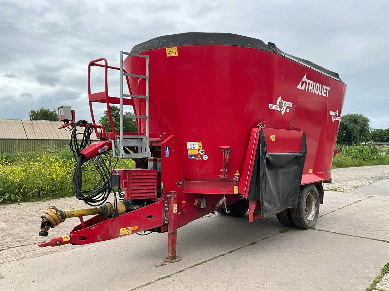 Trioliet Solomix 2-2400L X Range - Vagon-miješalica za krmivo: slika Trioliet Solomix 2-2400L X Range - Vagon-miješalica za krmivo Trioliet Solomix 2-2400L X Range - Vagon-miješalica za krmivo: slika Trioliet Solomix 2-2400L X Range - Vagon-miješalica za krmivo