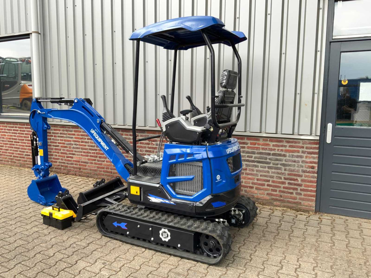 UF Equipment NM-18 - Mini bager: slika UF Equipment NM-18 - Mini bager UF Equipment NM-18 - Mini bager: slika UF Equipment NM-18 - Mini bager