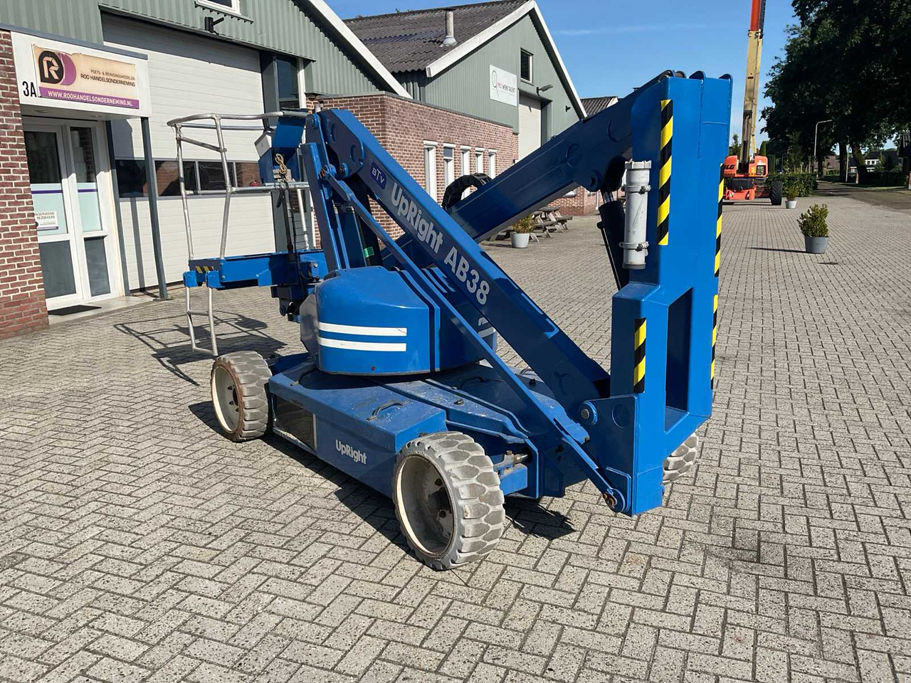 Upright AB 38N - Podizna platforma: slika Upright AB 38N - Podizna platforma Upright AB 38N - Podizna platforma: slika Upright AB 38N - Podizna platforma