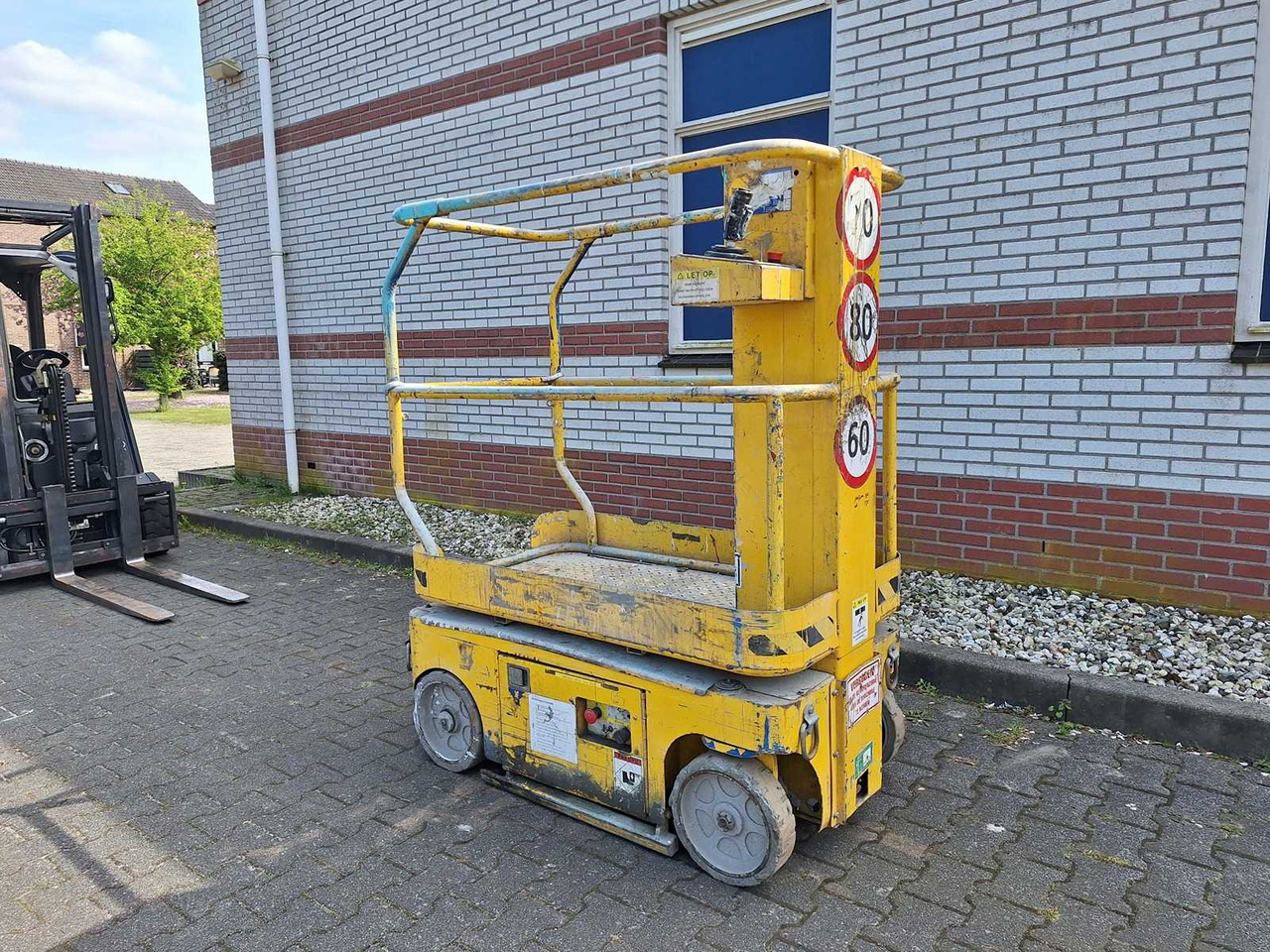 Upright TM 12 - Podizna platforma: slika Upright TM 12 - Podizna platforma Upright TM 12 - Podizna platforma: slika Upright TM 12 - Podizna platforma