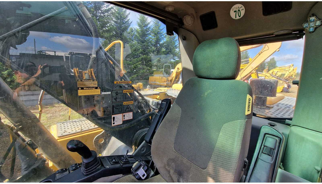 Bager gusjeničar VOLVO EC210CL: slika Bager gusjeničar VOLVO EC210CL