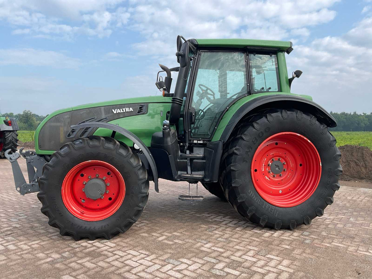 Valtra T163e - Traktor: slika Valtra T163e - Traktor Valtra T163e - Traktor: slika Valtra T163e - Traktor