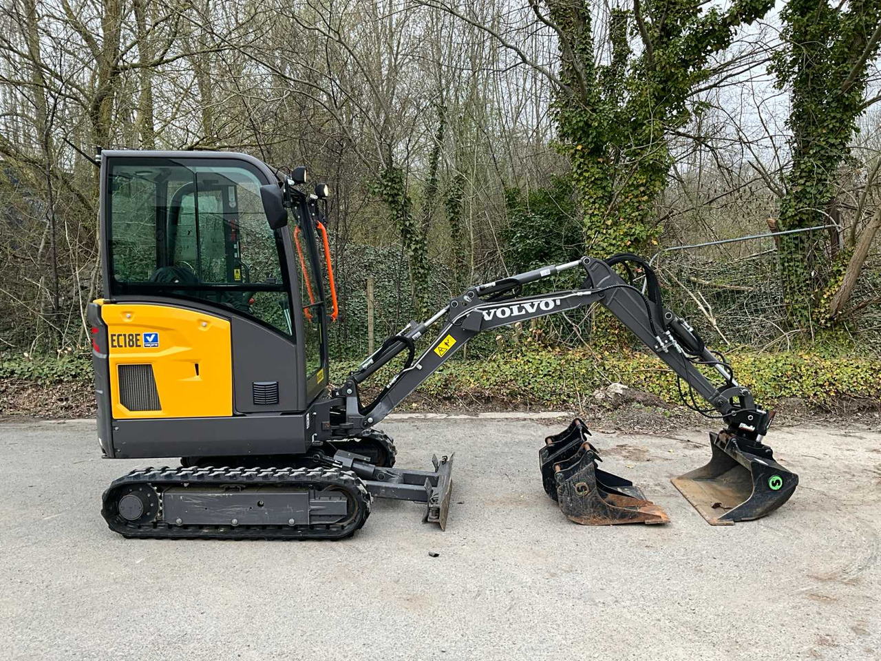 Volvo EC18E - Mini bager: slika Volvo EC18E - Mini bager Volvo EC18E - Mini bager: slika Volvo EC18E - Mini bager