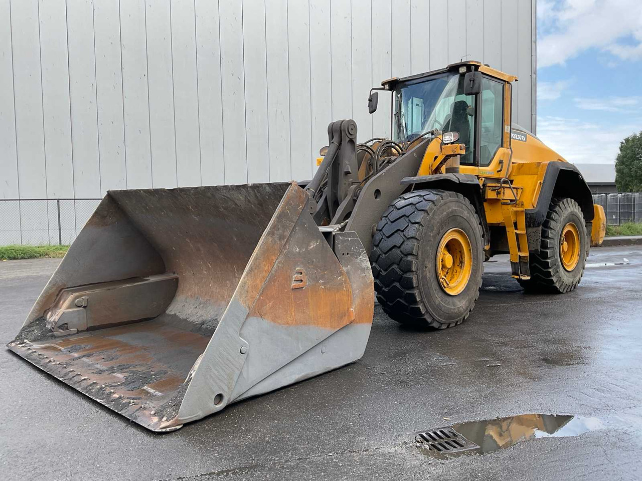Volvo L180H - Utovarivač na kotačima: slika Volvo L180H - Utovarivač na kotačima Volvo L180H - Utovarivač na kotačima: slika Volvo L180H - Utovarivač na kotačima