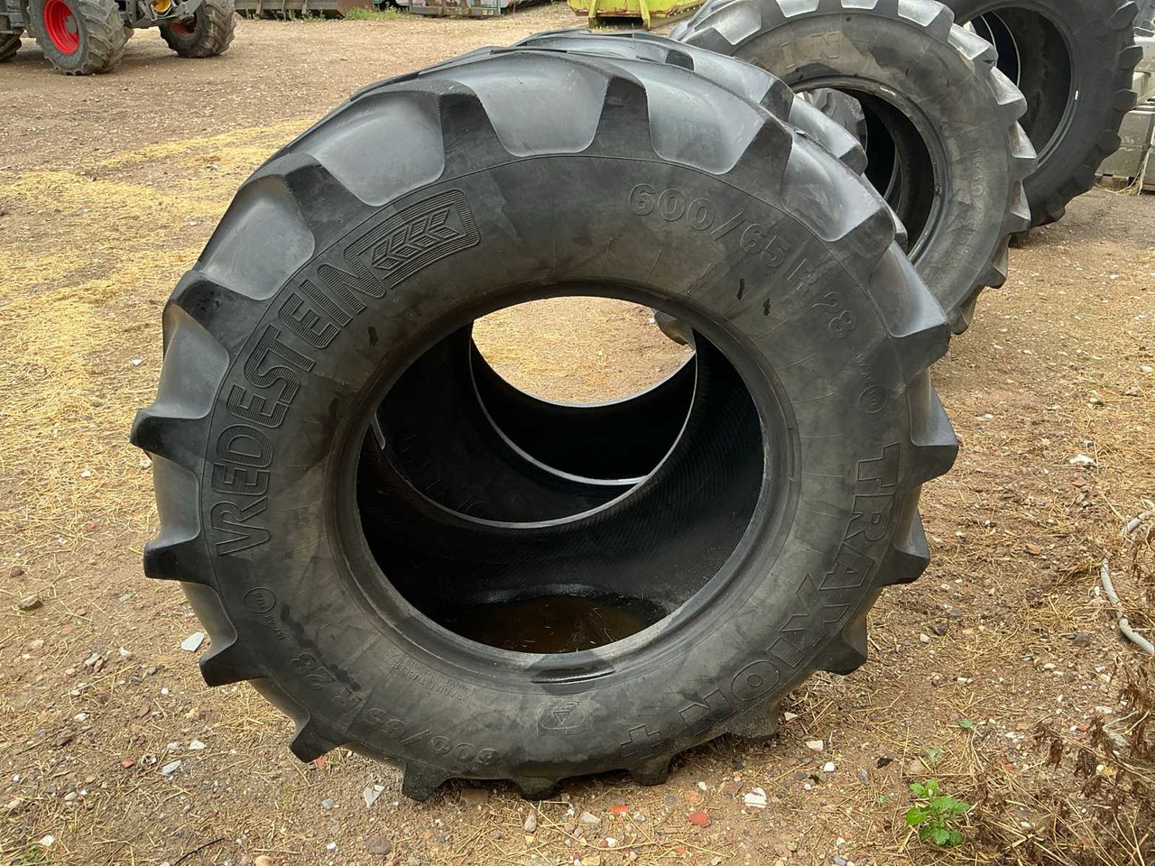 Vredestein Traxion - Gume i felge za Traktor: slika Vredestein Traxion - Gume i felge za Traktor Vredestein Traxion - Gume i felge za Traktor: slika Vredestein Traxion - Gume i felge za Traktor