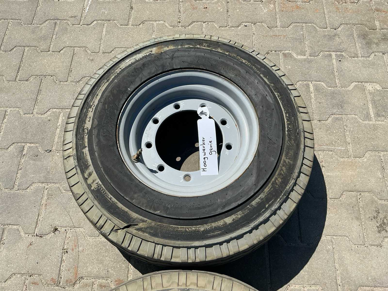 Wheel / tire on rim for Genie aerial platform (2x) - Gume i felge za Traktor: slika Wheel / tire on rim for Genie aerial platform (2x) - Gume i felge za Traktor Wheel / tire on rim for Genie aerial platform (2x) - Gume i felge za Traktor: slika Wheel / tire on rim for Genie aerial platform (2x) - Gume i felge za Traktor