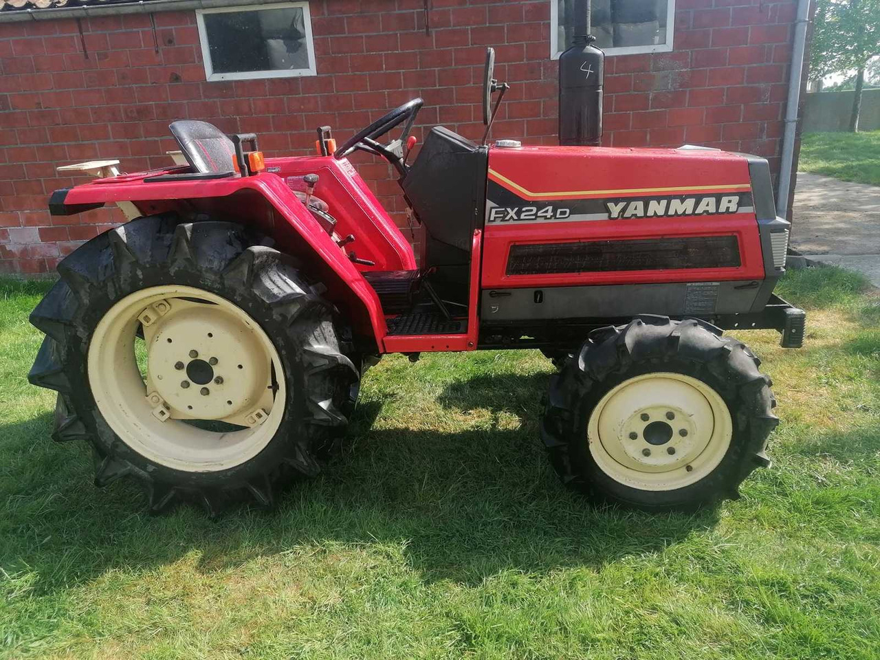 Yanmar FX24D - Mali traktor: slika Yanmar FX24D - Mali traktor Yanmar FX24D - Mali traktor: slika Yanmar FX24D - Mali traktor