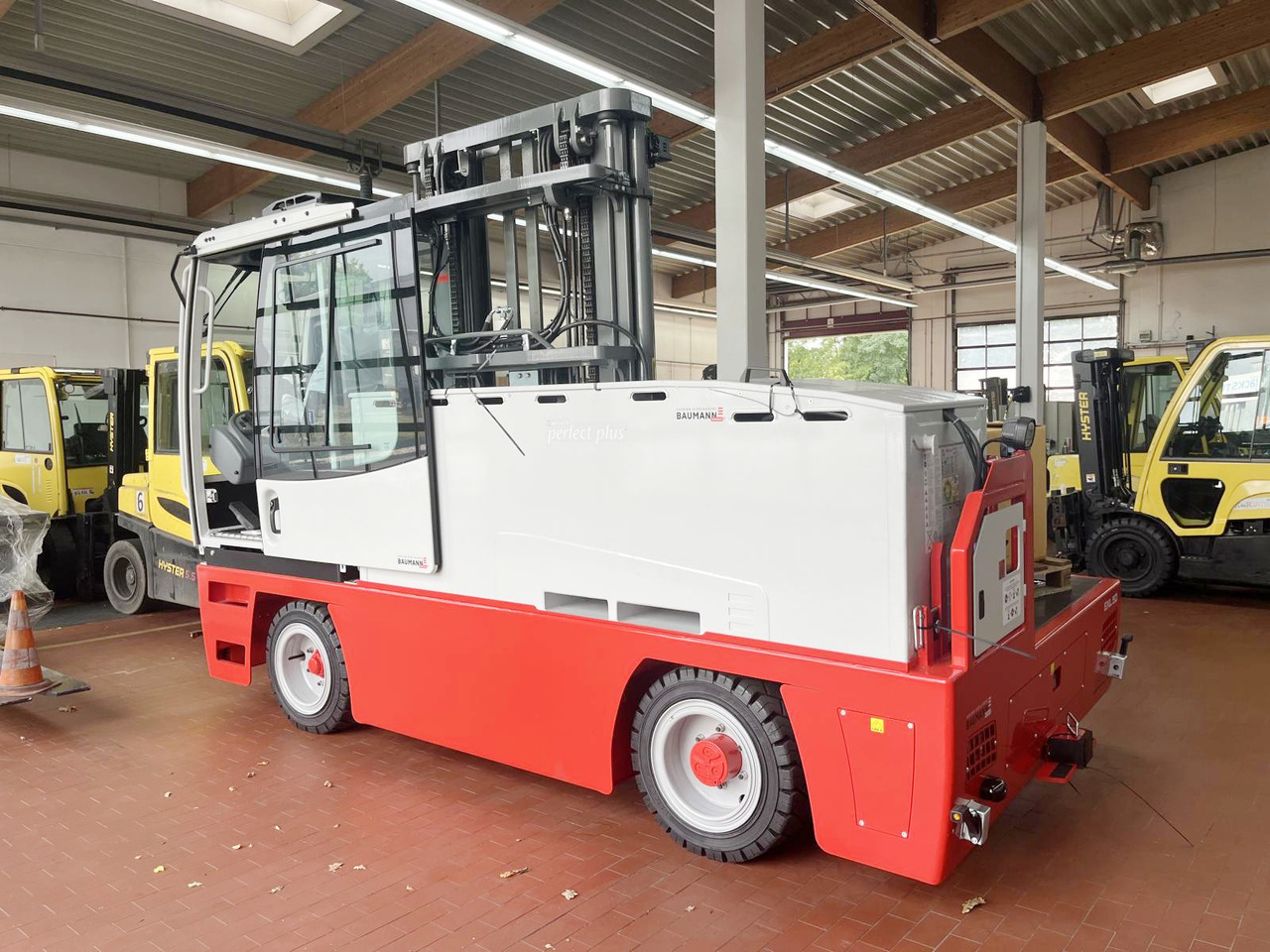 Baumann ELQ 50 L/14/60 TR 120V - Bočni utovarivač: slika Baumann ELQ 50 L/14/60 TR 120V - Bočni utovarivač Baumann ELQ 50 L/14/60 TR 120V - Bočni utovarivač: slika Baumann ELQ 50 L/14/60 TR 120V - Bočni utovarivač