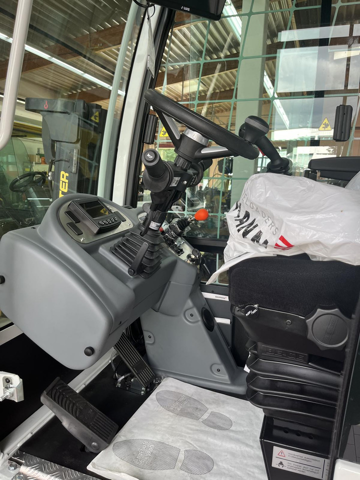 Baumann ELQ 50 L/14/60 TR 120V - Bočni utovarivač: slika Baumann ELQ 50 L/14/60 TR 120V - Bočni utovarivač Baumann ELQ 50 L/14/60 TR 120V - Bočni utovarivač: slika Baumann ELQ 50 L/14/60 TR 120V - Bočni utovarivač