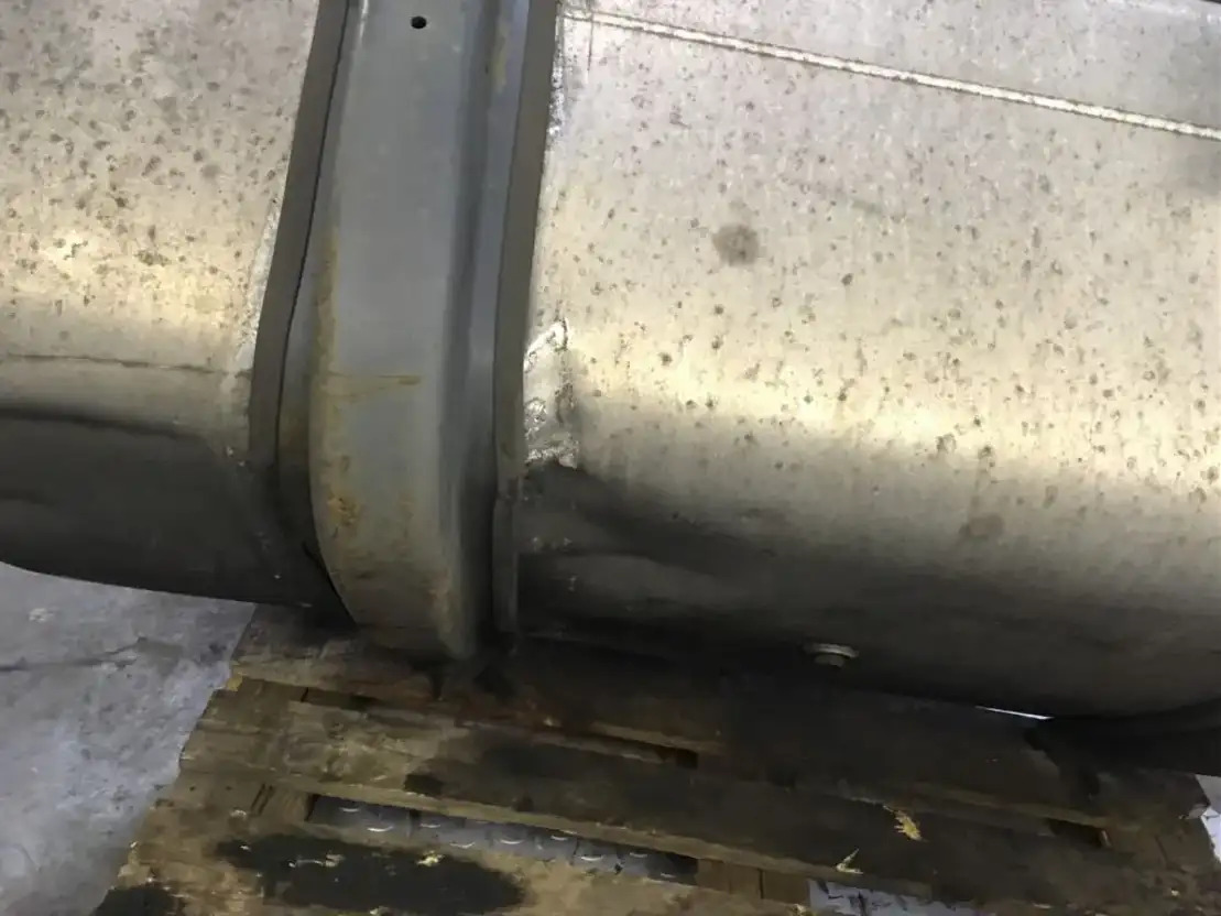 DAF Brandstoftank 620 liter - Spremnik goriva za Kamion: slika DAF Brandstoftank 620 liter - Spremnik goriva za Kamion DAF Brandstoftank 620 liter - Spremnik goriva za Kamion: slika DAF Brandstoftank 620 liter - Spremnik goriva za Kamion