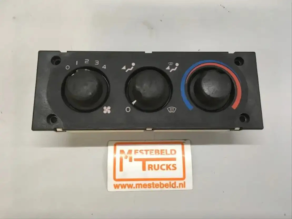 DAF Kachelbediening - Kabina i unutrašnjost za Kamion: slika DAF Kachelbediening - Kabina i unutrašnjost za Kamion DAF Kachelbediening - Kabina i unutrašnjost za Kamion: slika DAF Kachelbediening - Kabina i unutrašnjost za Kamion