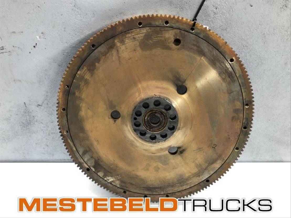 MAN Vliegwiel D 2676 LF 51 - Motor i dijelovi za Kamion: slika MAN Vliegwiel D 2676 LF 51 - Motor i dijelovi za Kamion MAN Vliegwiel D 2676 LF 51 - Motor i dijelovi za Kamion: slika MAN Vliegwiel D 2676 LF 51 - Motor i dijelovi za Kamion