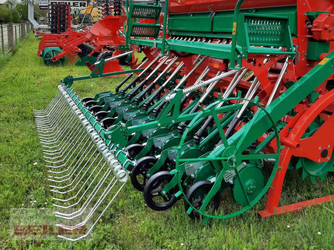 Agro-Masz ANA 30 + SN 300 - Kombajn i sijačica: slika Agro-Masz ANA 30 + SN 300 - Kombajn i sijačica Agro-Masz ANA 30 + SN 300 - Kombajn i sijačica: slika Agro-Masz ANA 30 + SN 300 - Kombajn i sijačica