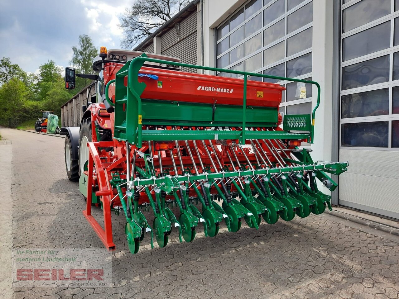 Agro-Masz ANA 30 + SN 300 - Kombajn i sijačica: slika Agro-Masz ANA 30 + SN 300 - Kombajn i sijačica Agro-Masz ANA 30 + SN 300 - Kombajn i sijačica: slika Agro-Masz ANA 30 + SN 300 - Kombajn i sijačica