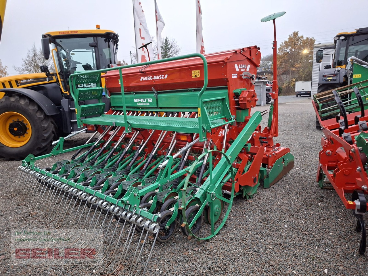 Agro-Masz SN 300 - Kombajn i sijačica: slika Agro-Masz SN 300 - Kombajn i sijačica Agro-Masz SN 300 - Kombajn i sijačica: slika Agro-Masz SN 300 - Kombajn i sijačica