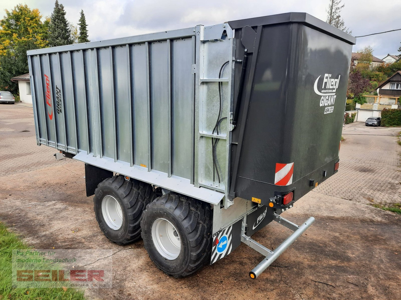 Fliegl ASW 271 C FOX 40m³ Franken-Renner - Samoutovarni vagon: slika Fliegl ASW 271 C FOX 40m³ Franken-Renner - Samoutovarni vagon Fliegl ASW 271 C FOX 40m³ Franken-Renner - Samoutovarni vagon: slika Fliegl ASW 271 C FOX 40m³ Franken-Renner - Samoutovarni vagon