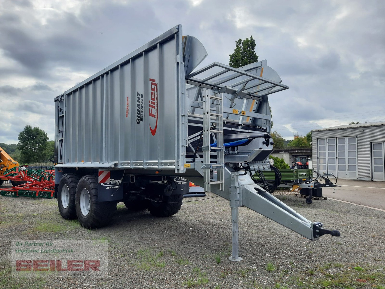 Fliegl ASW 271 C FOX "Franken-Renner" 40m³ - Samoutovarni vagon: slika Fliegl ASW 271 C FOX "Franken-Renner" 40m³ - Samoutovarni vagon Fliegl ASW 271 C FOX "Franken-Renner" 40m³ - Samoutovarni vagon: slika Fliegl ASW 271 C FOX "Franken-Renner" 40m³ - Samoutovarni vagon