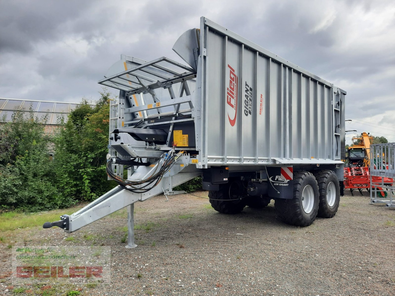 Fliegl ASW 271 C FOX "Franken-Renner" 40m³ - Samoutovarni vagon: slika Fliegl ASW 271 C FOX "Franken-Renner" 40m³ - Samoutovarni vagon Fliegl ASW 271 C FOX "Franken-Renner" 40m³ - Samoutovarni vagon: slika Fliegl ASW 271 C FOX "Franken-Renner" 40m³ - Samoutovarni vagon