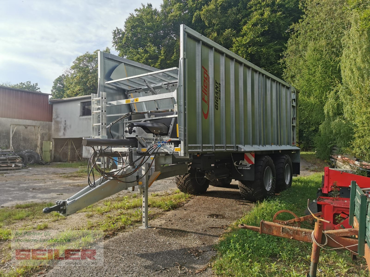 Fliegl ASW 281 GIGANT FOX 45m³ - Samoutovarni vagon: slika Fliegl ASW 281 GIGANT FOX 45m³ - Samoutovarni vagon Fliegl ASW 281 GIGANT FOX 45m³ - Samoutovarni vagon: slika Fliegl ASW 281 GIGANT FOX 45m³ - Samoutovarni vagon