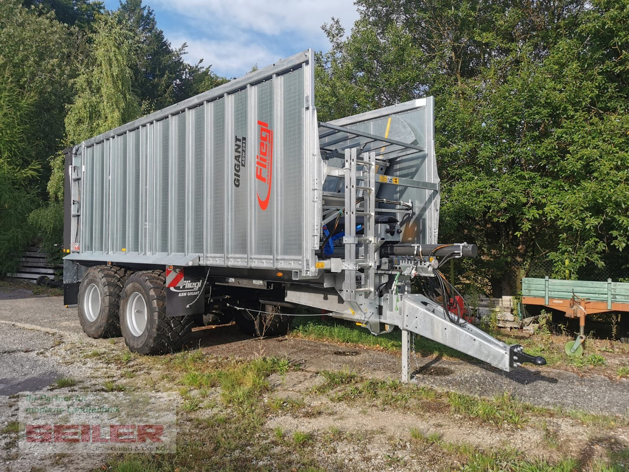 Fliegl ASW 281 GIGANT FOX 45m³ - Samoutovarni vagon: slika Fliegl ASW 281 GIGANT FOX 45m³ - Samoutovarni vagon Fliegl ASW 281 GIGANT FOX 45m³ - Samoutovarni vagon: slika Fliegl ASW 281 GIGANT FOX 45m³ - Samoutovarni vagon