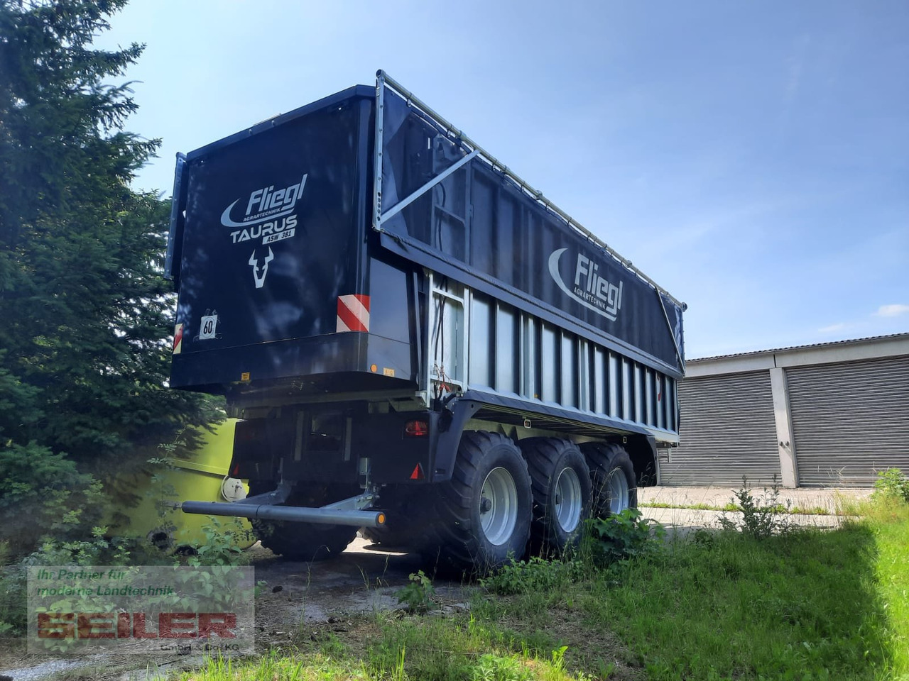 Fliegl ASW 381 TAURUS FOX 45m³ + Top Lift Light - Samoutovarni vagon: slika Fliegl ASW 381 TAURUS FOX 45m³ + Top Lift Light - Samoutovarni vagon Fliegl ASW 381 TAURUS FOX 45m³ + Top Lift Light - Samoutovarni vagon: slika Fliegl ASW 381 TAURUS FOX 45m³ + Top Lift Light - Samoutovarni vagon