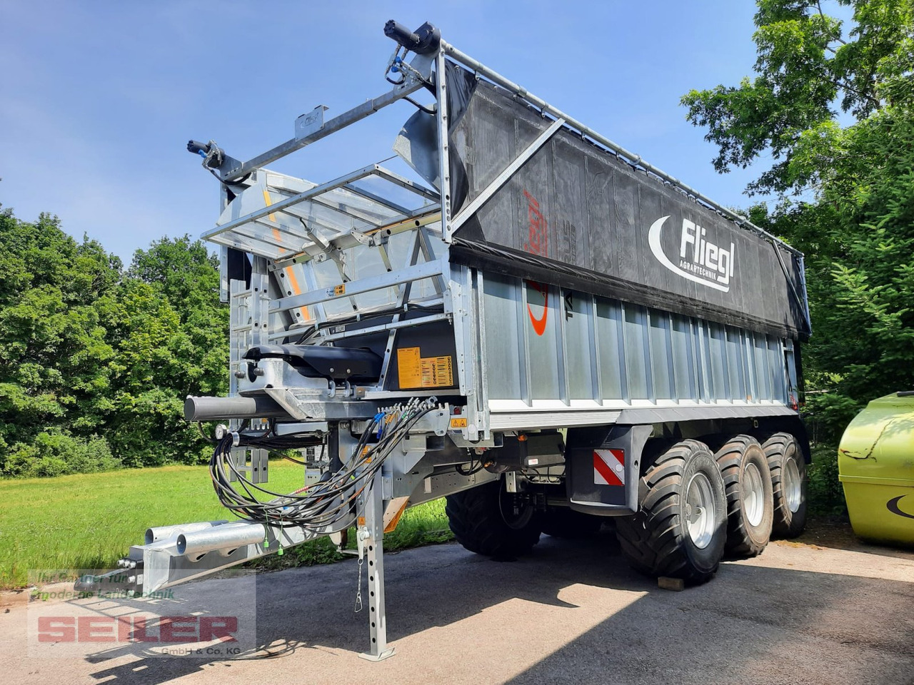 Fliegl ASW 381 TAURUS FOX 45m³ + Top Lift Light - Samoutovarni vagon: slika Fliegl ASW 381 TAURUS FOX 45m³ + Top Lift Light - Samoutovarni vagon Fliegl ASW 381 TAURUS FOX 45m³ + Top Lift Light - Samoutovarni vagon: slika Fliegl ASW 381 TAURUS FOX 45m³ + Top Lift Light - Samoutovarni vagon