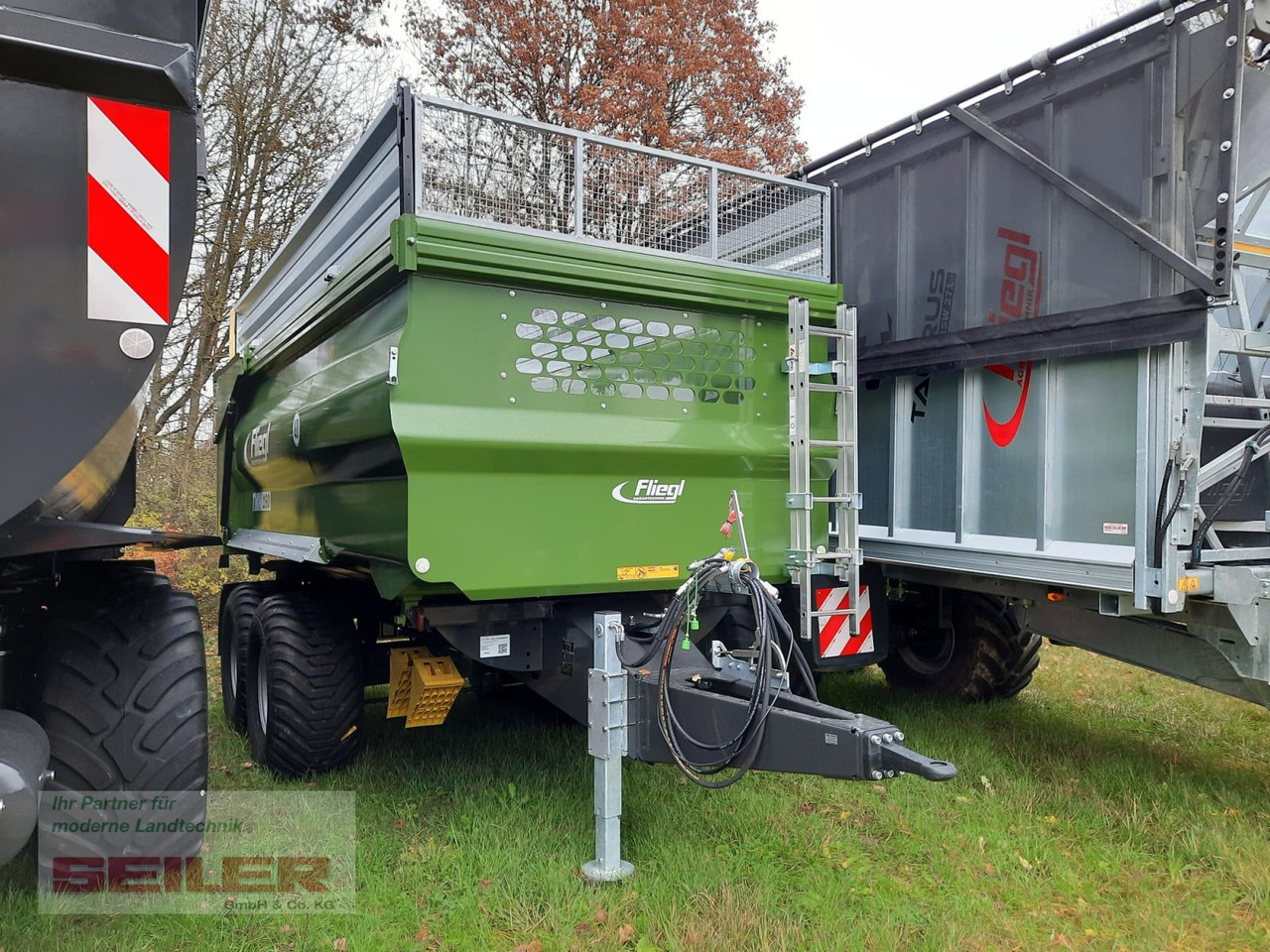 Fliegl TMK 160 FOX 25 m² - Nagibna prikolica za poljoprivredna gospodarstva/ Istovarivač: slika Fliegl TMK 160 FOX 25 m² - Nagibna prikolica za poljoprivredna gospodarstva/ Istovarivač Fliegl TMK 160 FOX 25 m² - Nagibna prikolica za poljoprivredna gospodarstva/ Istovarivač: slika Fliegl TMK 160 FOX 25 m² - Nagibna prikolica za poljoprivredna gospodarstva/ Istovarivač