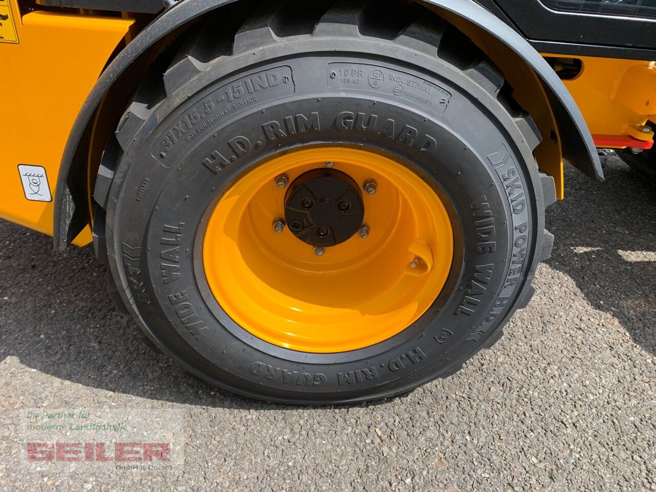 JCB 403 Agri Plus - Zglobni utovarivač: slika JCB 403 Agri Plus - Zglobni utovarivač JCB 403 Agri Plus - Zglobni utovarivač: slika JCB 403 Agri Plus - Zglobni utovarivač