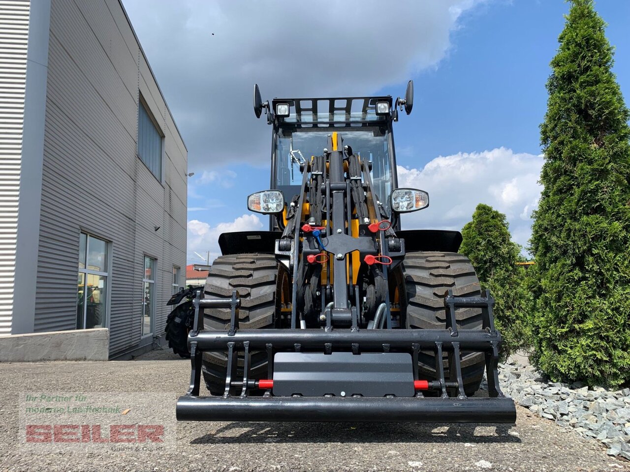 JCB 403 Agri Plus - Zglobni utovarivač: slika JCB 403 Agri Plus - Zglobni utovarivač JCB 403 Agri Plus - Zglobni utovarivač: slika JCB 403 Agri Plus - Zglobni utovarivač
